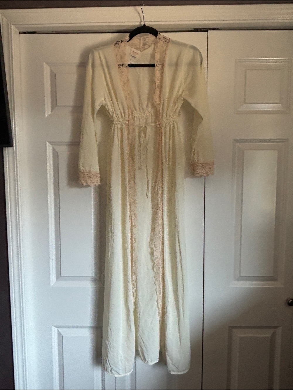 70s Ivory with Peach Lace Trim Long Vintage-style Peignoir